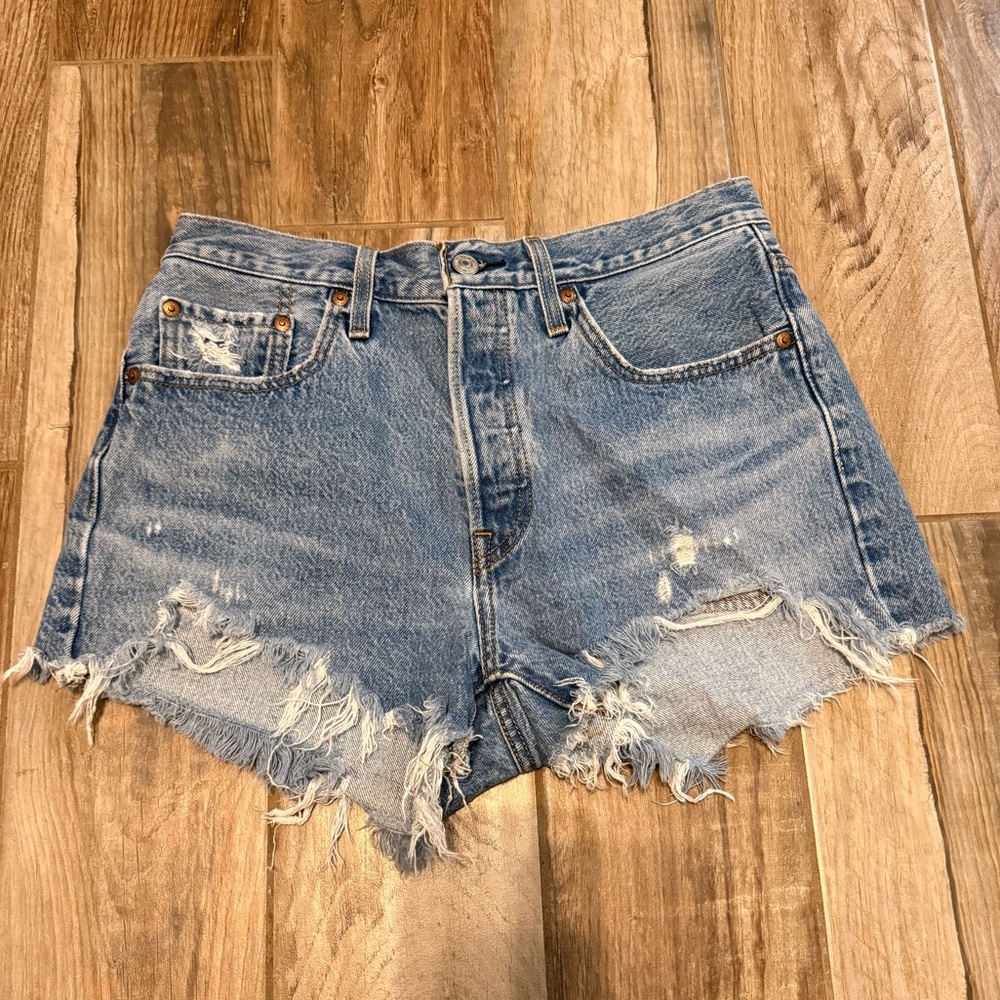 Levi’s Premium 501 High-Rise Denim Shorts PC9-56327-0032 - Picture 2 of 5